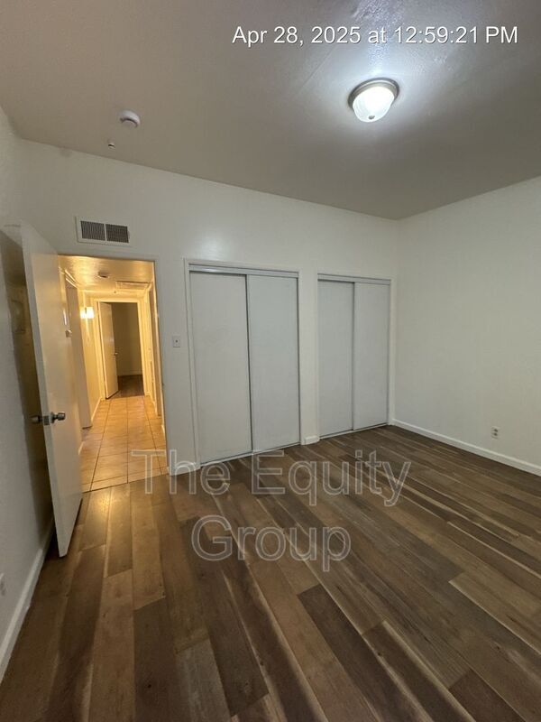 Building Photo - 1140 W Tulare Ave
