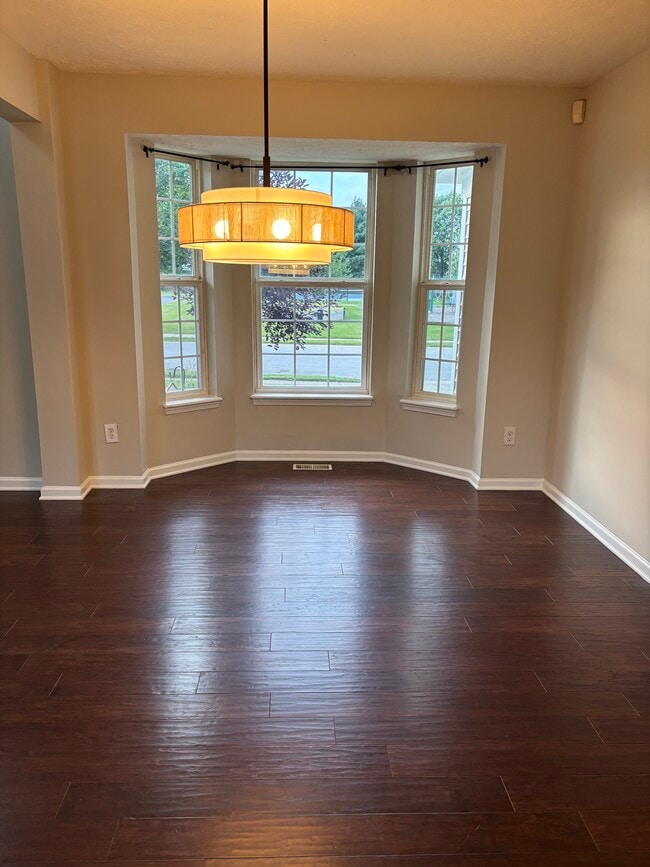 Building Photo - 5895 Mill Oak Dr