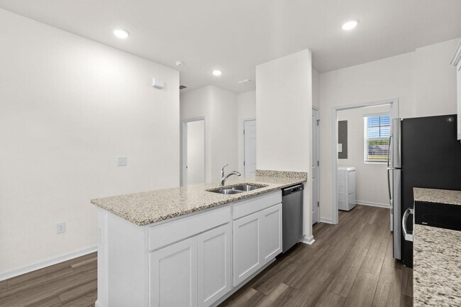 Building Photo - 450 Castillo Dr