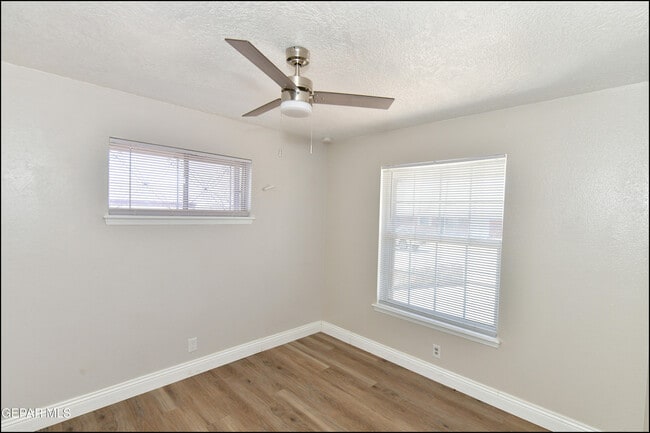 Building Photo - 4749 Tropicana Ave