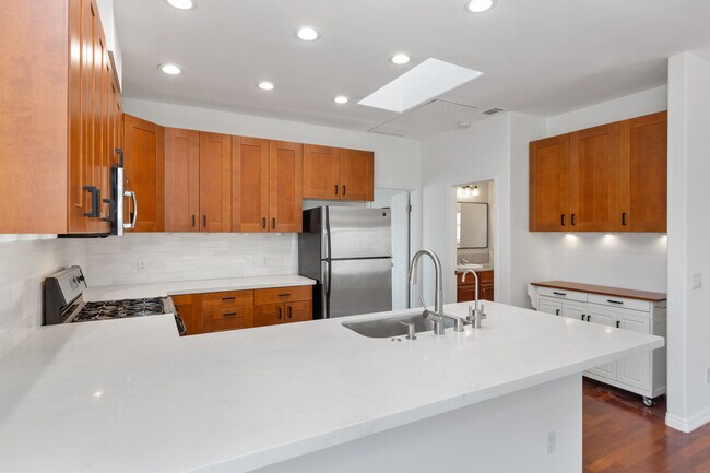 Building Photo - 4132 Oregon St
