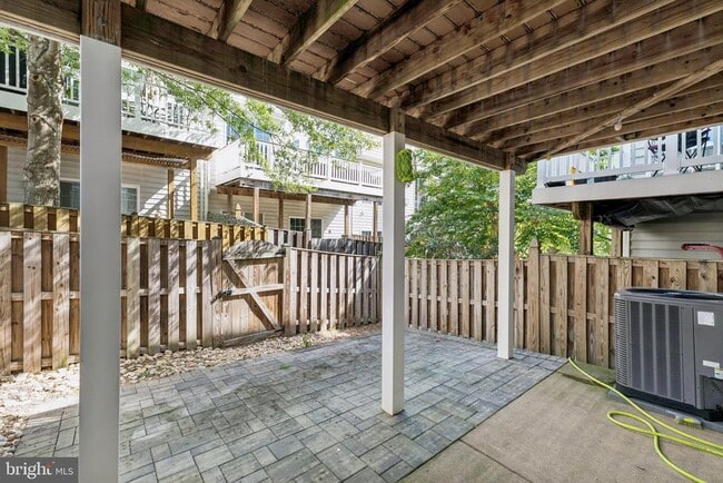 Building Photo - 2205 Greywing St