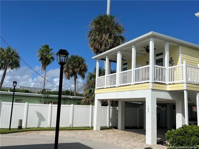 Building Photo - 102 NE Shoal Dr