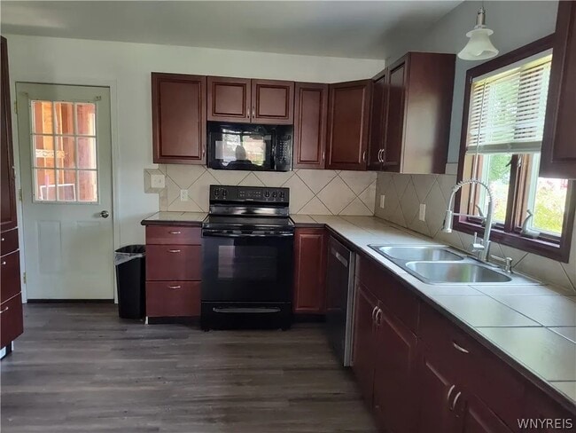 Building Photo - 3669 5th St