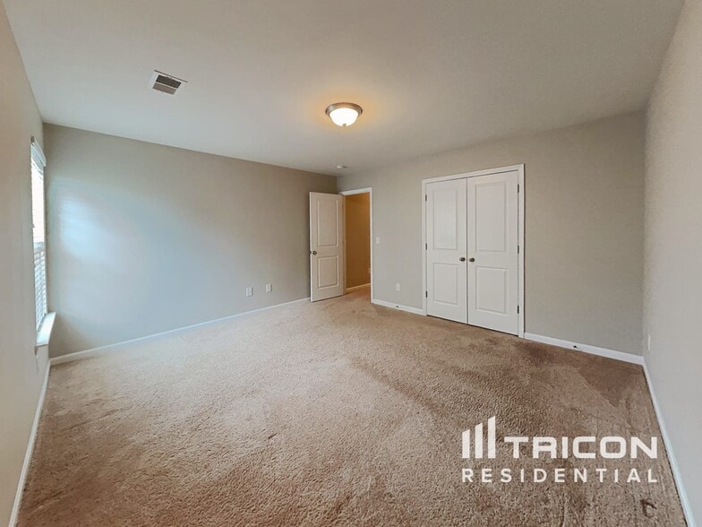 Building Photo - 228 Elmhaven Dr