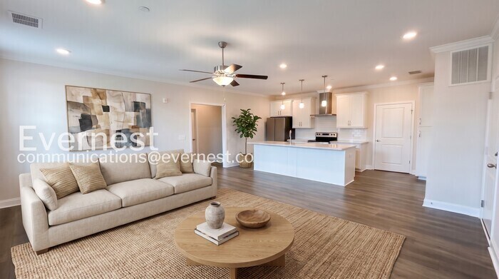 Building Photo - 828 Goswell Dr