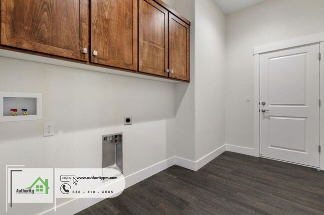 Building Photo - 2836 River Dr