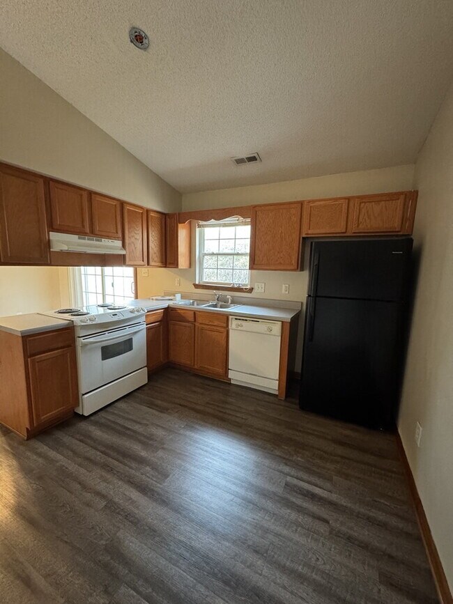 Building Photo - 101 May Ct