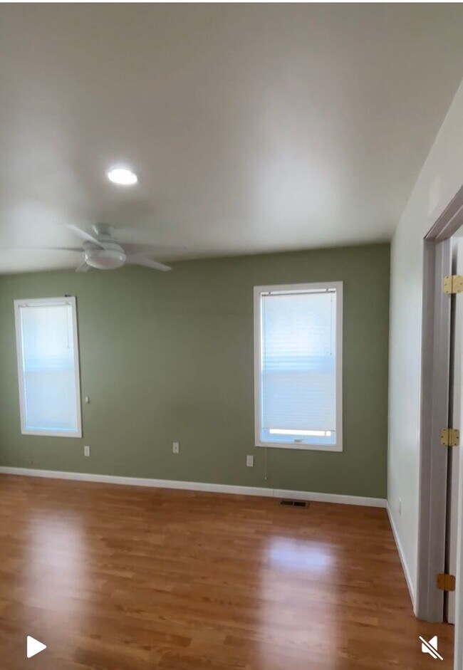 Building Photo - Large Lot Near Downtown Hillsboro