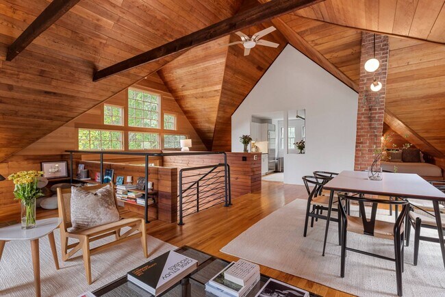 Building Photo - 350 Montauk Hwy
