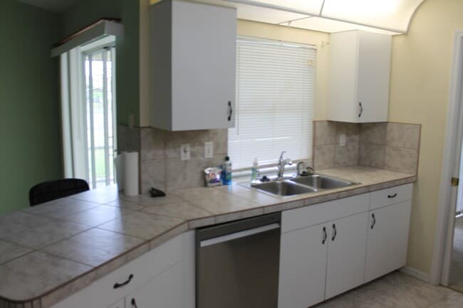 Building Photo - 1114 Presque Isle Dr