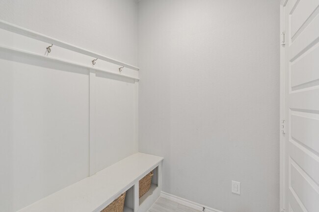 Building Photo - 6907 Myrtle Dr