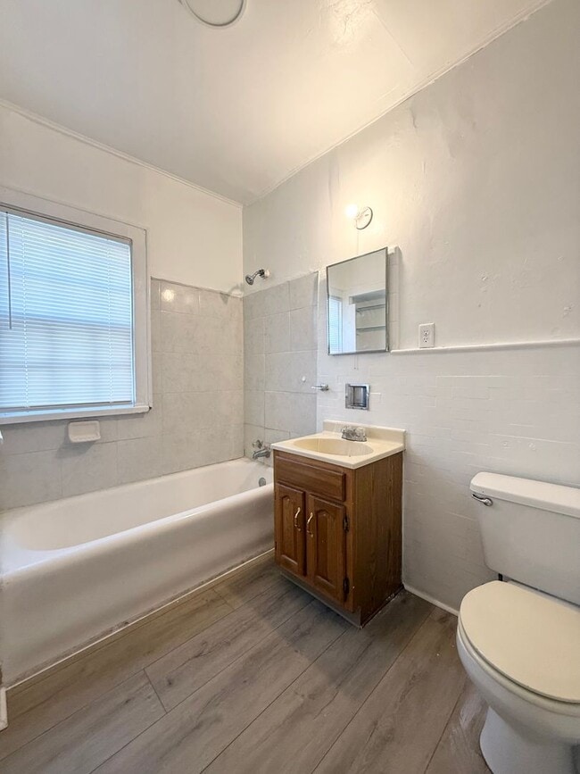 Building Photo - 3 Bed in the heart of Blackstone District!...