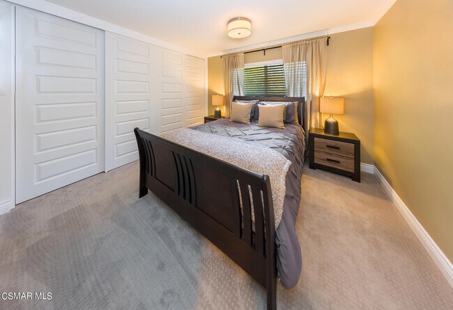 Building Photo - 249 Greenmeadow Dr