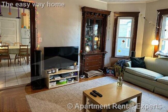 Building Photo - 183 College Ave