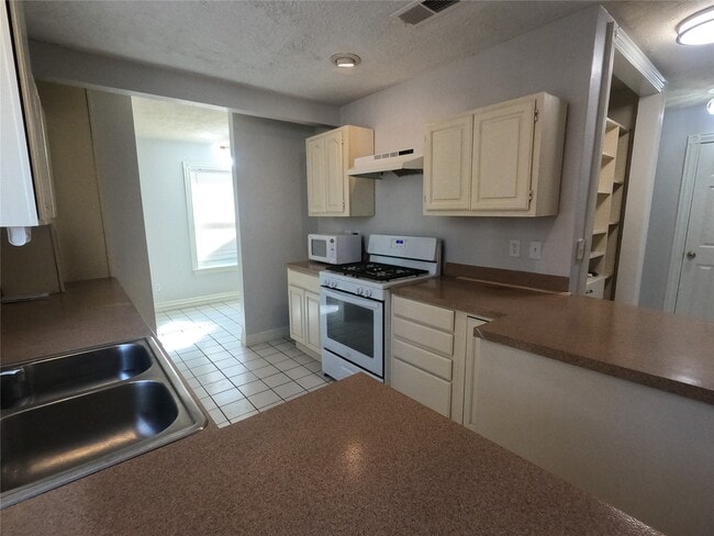 Building Photo - 75 Willowwood Cir