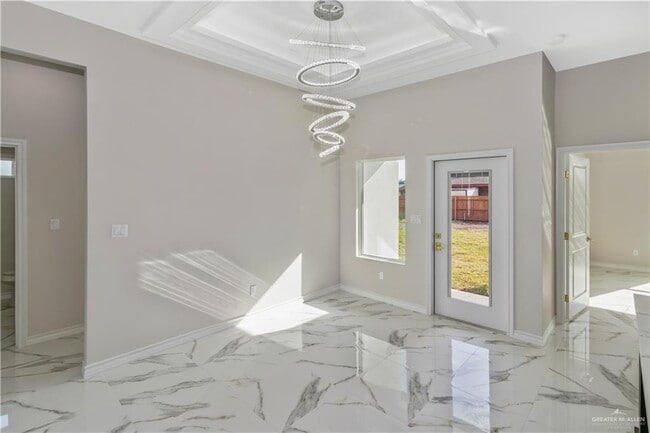 Building Photo - 20 E Sabinal Ave