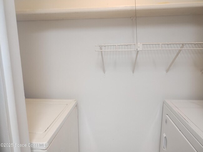 Building Photo - 200 International Dr