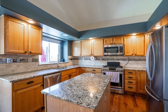 Building Photo - 5915 Pioneer Mesa Dr