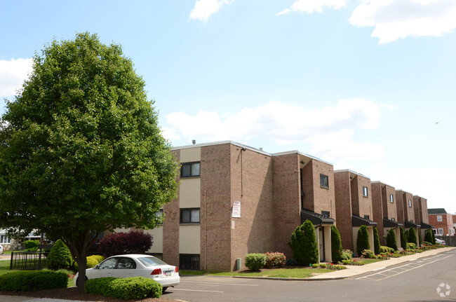 Building Photo - Ferndale Manor