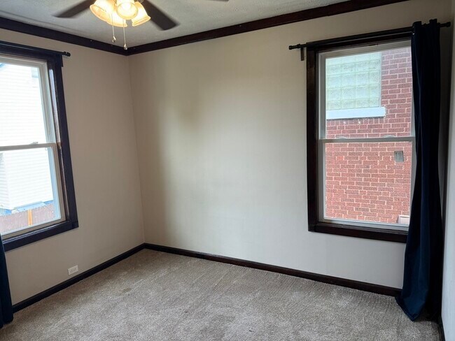 Building Photo - 3935 Lindley Ave