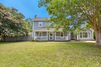 Building Photo - Gorgeous 4 bedroom, 3 1/2 bathroom home wi...