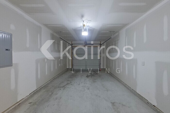 Building Photo - 945 Clayton Ct