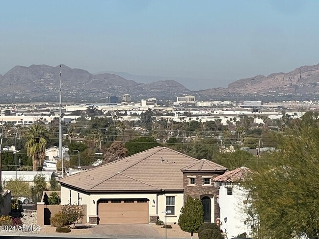 Building Photo - 4250 E Valencia Dr