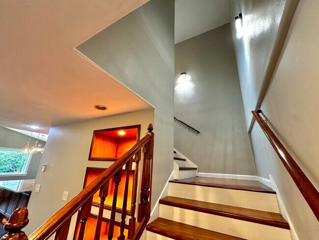 Building Photo - Rare Kent Gem, 3 BR | 3 BA | 2 DEN | 0.41 ...