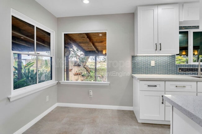 Building Photo - 4865 Lucille Pl