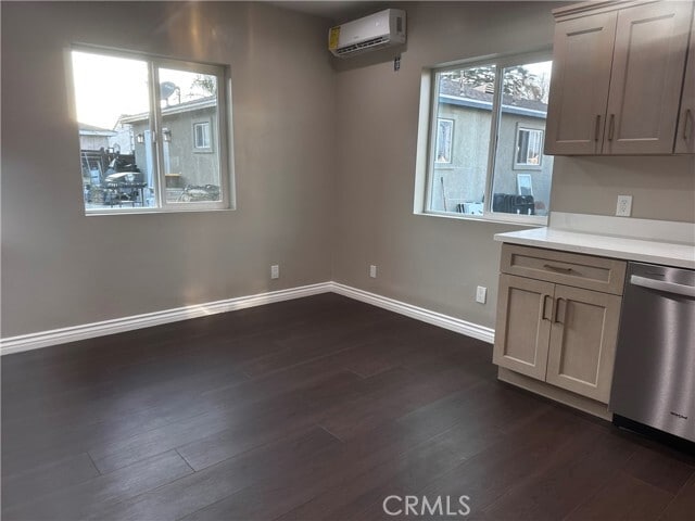 Building Photo - 1564 W Phillips Blvd