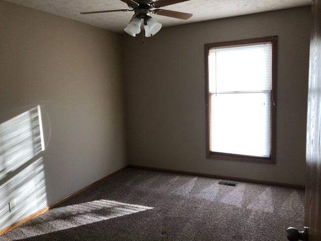 Building Photo - Nice Home In Papillion For Rent!