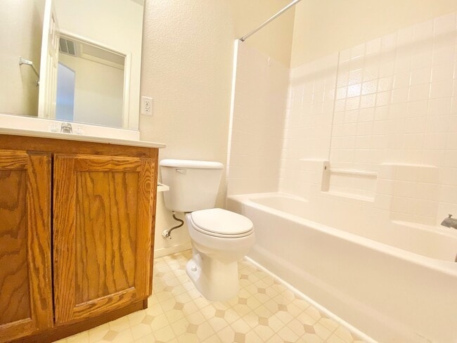 Building Photo - TOWNHOME LOCATED IN GATED BLACKHAWK COMMUN...