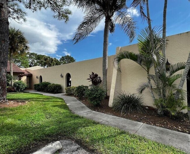Building Photo - 3677 Longmeadow Dr