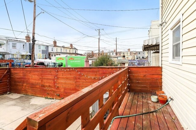 Building Photo - 3351 Clay St NE