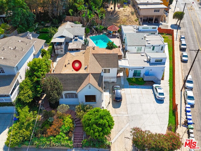Building Photo - 2132 Cove Ave