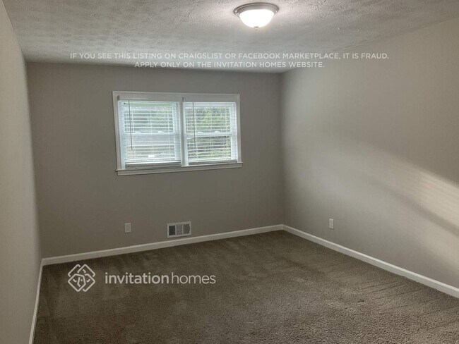 Building Photo - 3269 Robin Hood Ln