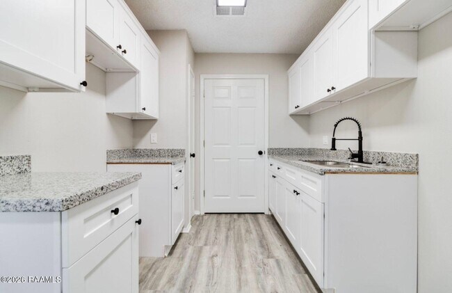 Building Photo - 107 Meudon St