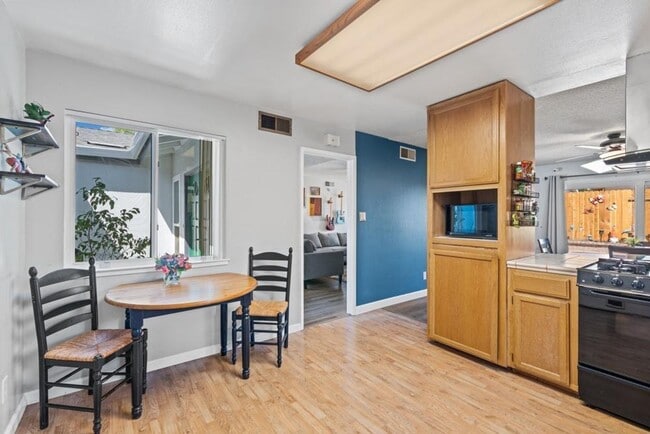 Building Photo - Larchmont Riviera Cottage 4/2
