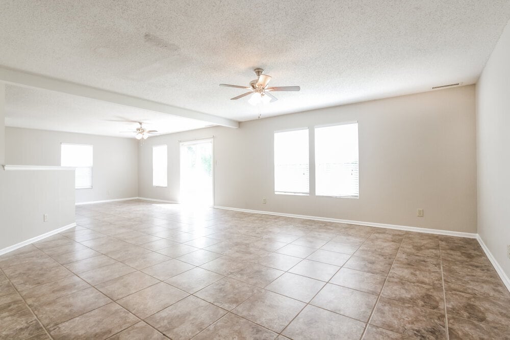 Building Photo - 9047 Bainbridge Dr