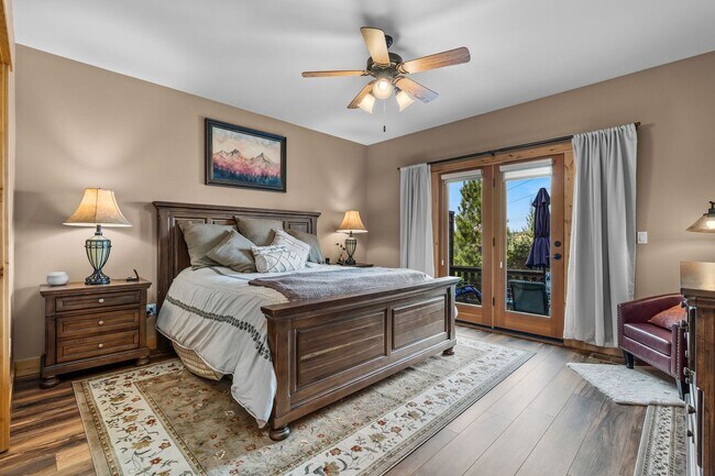 Building Photo - 3 Bed 2.5 bath plus Office/den-Townhome-Ri...
