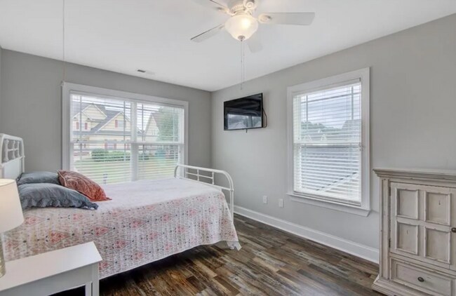 Building Photo - 232 Streams Way