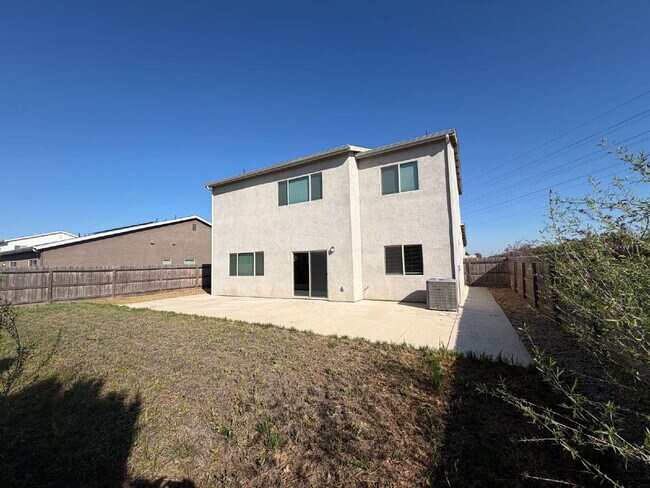 Building Photo - 2494 Valdes Dr