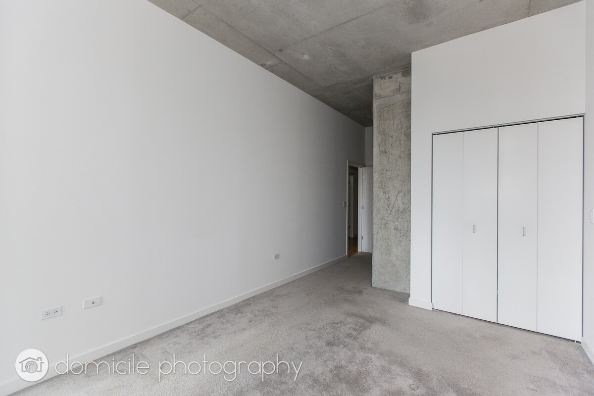 Building Photo - 235 W Van Buren St