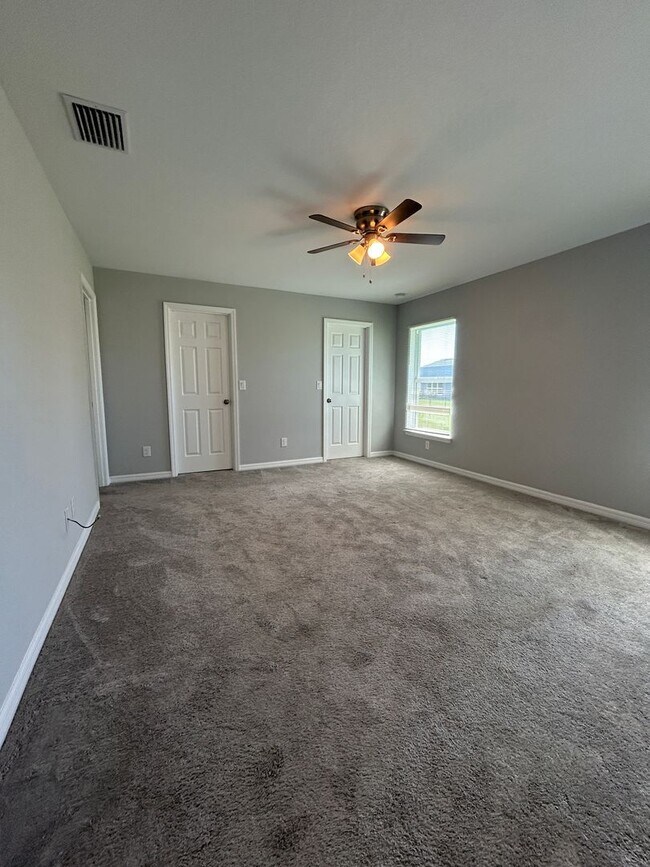 Building Photo - 4 Bedrooms 2 Baths Single-Family Fenced Ho...
