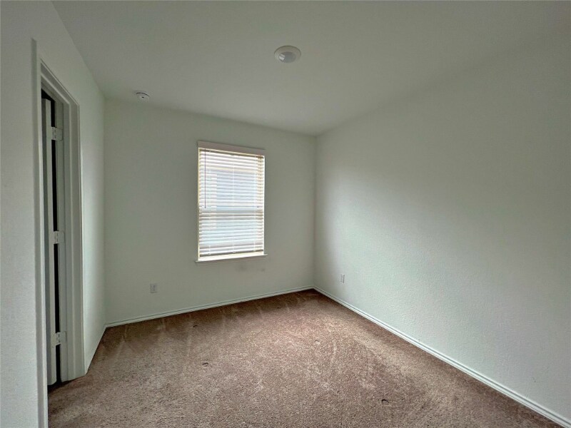 Building Photo - 444 English Oak St