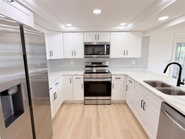 Building Photo - 8512 Longboat Ln