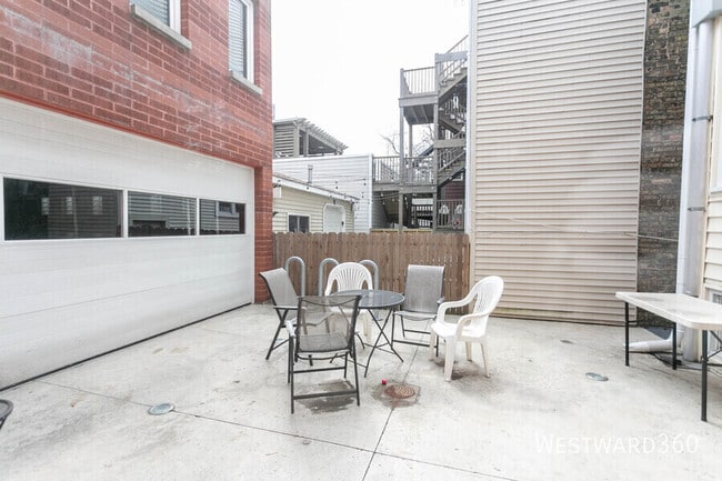 Building Photo - 2043 N Leavitt St