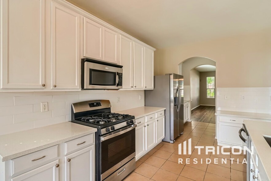 Building Photo - 5824 Somerton Dr