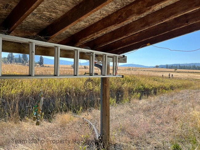 Building Photo - 2001 Manufactured Home on 160 Acre Farm ne...
